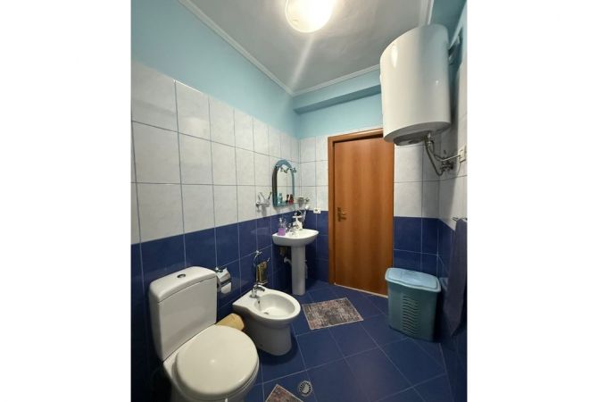 Shtepi ne shitje Apartament ne Tirane, 1+1, Mobilimi E mobiluar, Pagesa 159,000  Euro.