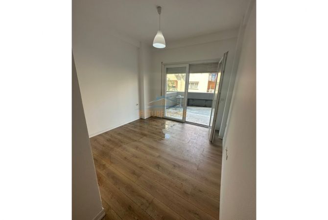 Shtepi ne shitje Apartament ne Tirane, 2+1, Mobilimi Bosh, pa mobiluar, Pagesa 300,000  Euro.