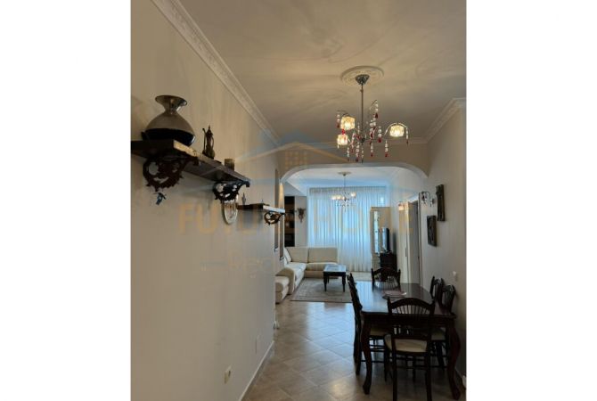 Shtepi me qera Apartament ne Tirane, 2+1, Mobilimi E mobiluar, Pagesa 630  Euro.