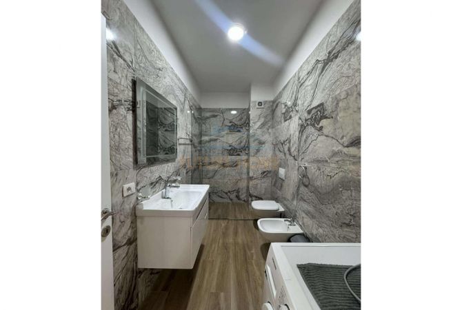 Shtepi me qera Apartament ne Tirane, 2+1, Mobilimi E mobiluar, Pagesa 650  Euro.