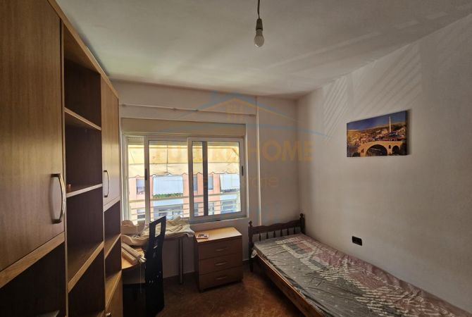 Shtepi ne shitje Apartament ne Tirane, 3+1, Mobilimi E mobiluar, Pagesa 190,000  Euro.