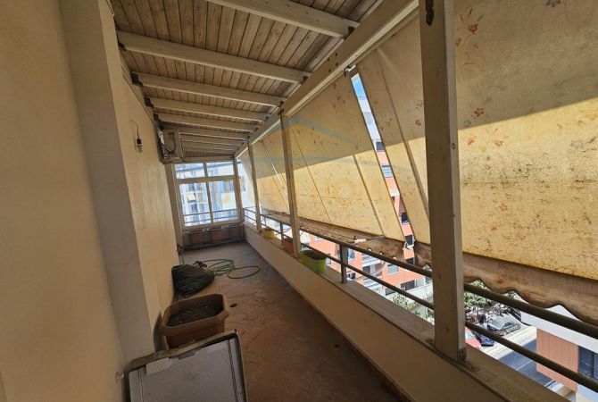 Shtepi ne shitje Apartament ne Tirane, 3+1, Mobilimi E mobiluar, Pagesa 190,000  Euro.