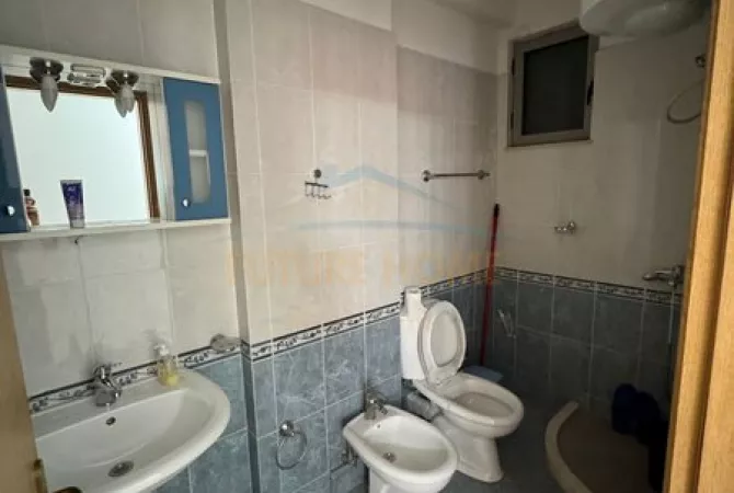 Shtepi me qera Apartament ne Tirane, 2+1, Mobilimi E mobiluar, Pagesa 500  Euro.