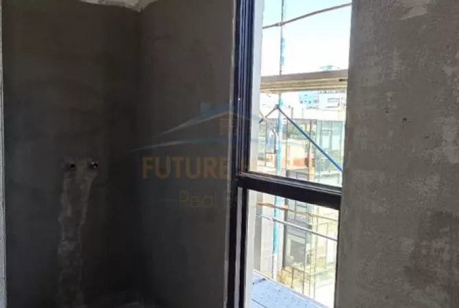 Shtepi ne shitje Apartament ne Tirane, 1+1, Mobilimi Bosh, pa mobiluar, Pagesa 190,620  Euro.