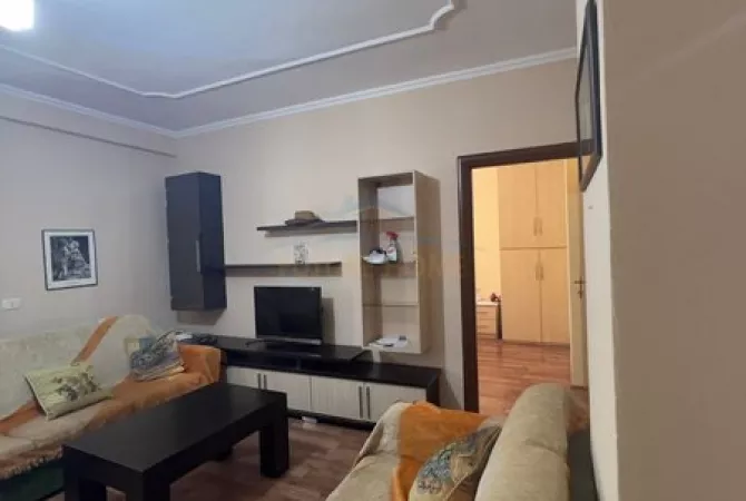 Shtepi me qera 2+1 ne Tirane - 650 Euro