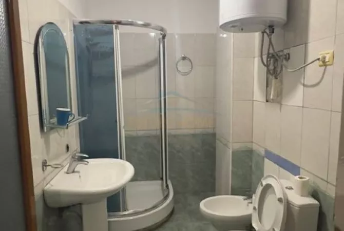 Shtepi me qera Apartament ne Tirane, 2+1, Mobilimi E mobiluar, Pagesa 650  Euro.