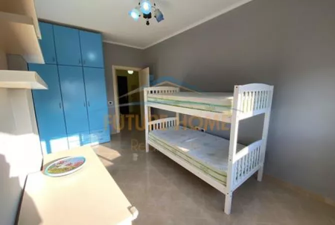 Shtepi ne shitje Apartament ne Tirane, 2+1, Mobilimi E mobiluar, Pagesa 125,000  Euro.
