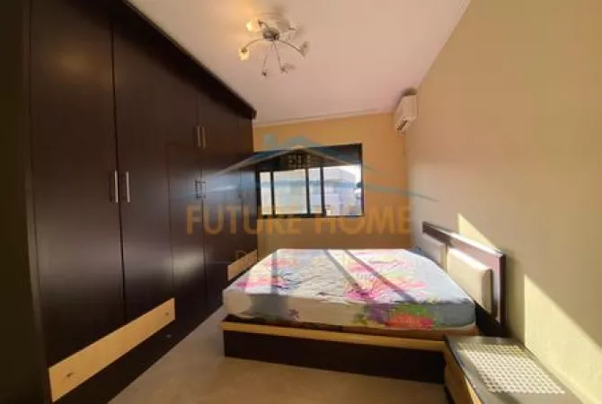 Shtepi ne shitje Apartament ne Tirane, 2+1, Mobilimi E mobiluar, Pagesa 125,000  Euro.