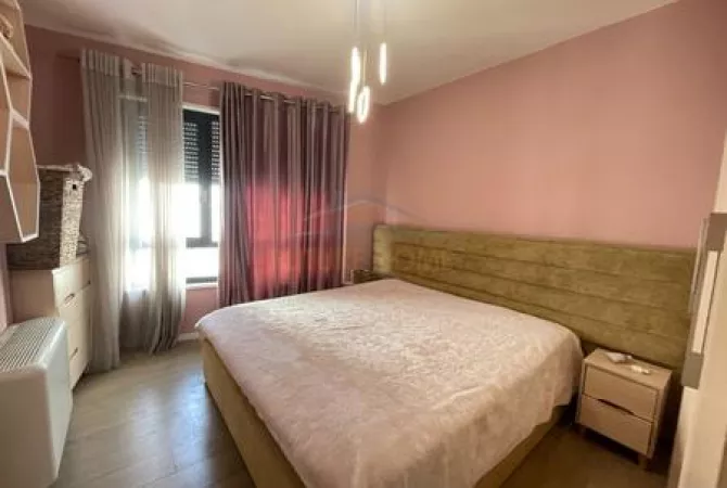 Shtepi me qera 2+1 ne Tirane - 750 Euro