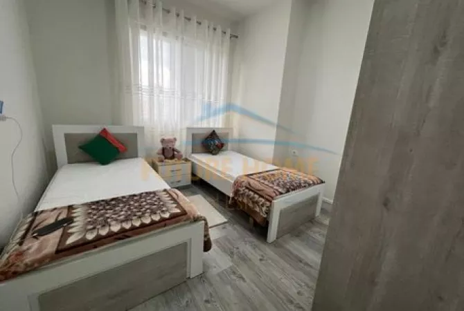 Shtepi ne shitje Apartament ne Tirane, 2+1, Mobilimi E mobiluar, Pagesa 175,000  Euro.