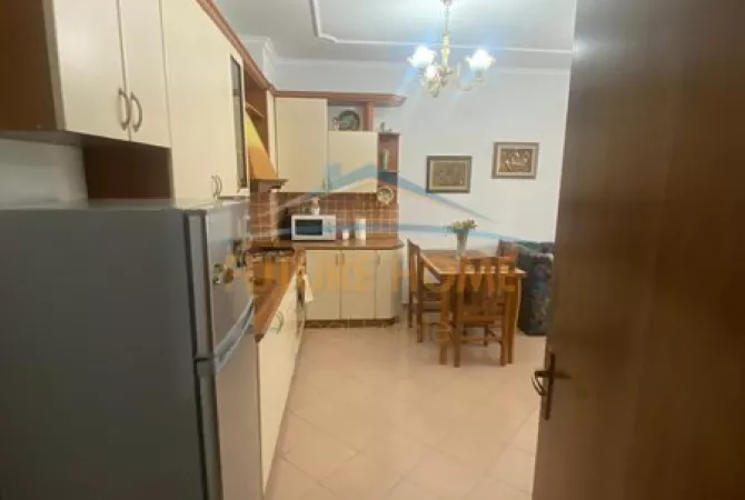 Shtepi ne shitje Apartament ne Tirane, 1+1, Mobilimi E mobiluar, Pagesa 155,000  Euro.