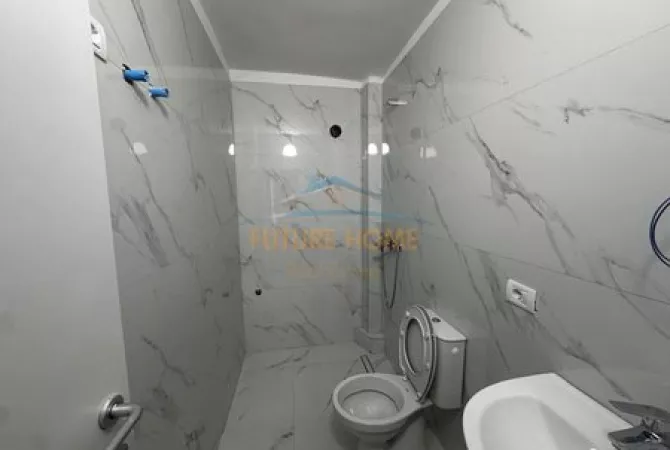 Shtepi ne shitje Apartament ne Tirane, 1+1, Mobilimi Bosh, pa mobiluar, Pagesa 87,000  Euro.