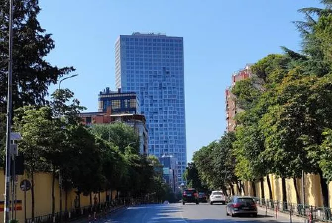 Shtepi ne shitje Apartament ne Tirane, 1+1, Mobilimi Bosh, pa mobiluar, Pagesa 120,000  Euro.