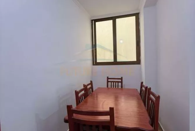 Shtepi ne shitje Apartament ne Tirane, 2+1, Mobilimi E mobiluar, Pagesa 127,000  Euro.