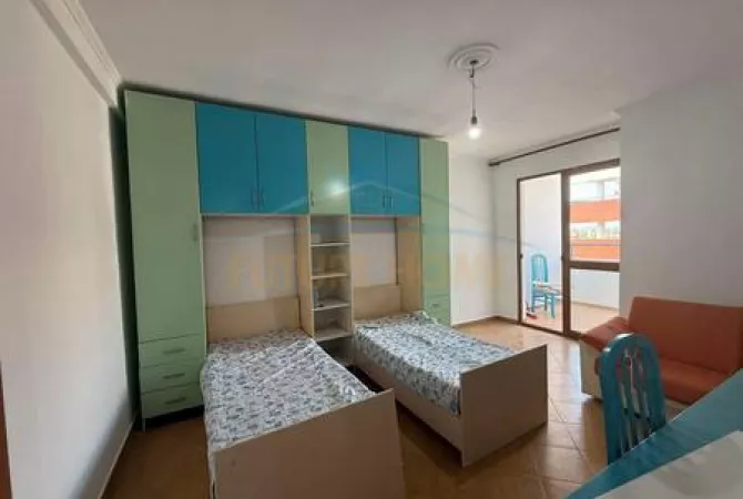 Shtepi ne shitje Apartament ne Tirane, 2+1, Mobilimi E mobiluar, Pagesa 127,000  Euro.