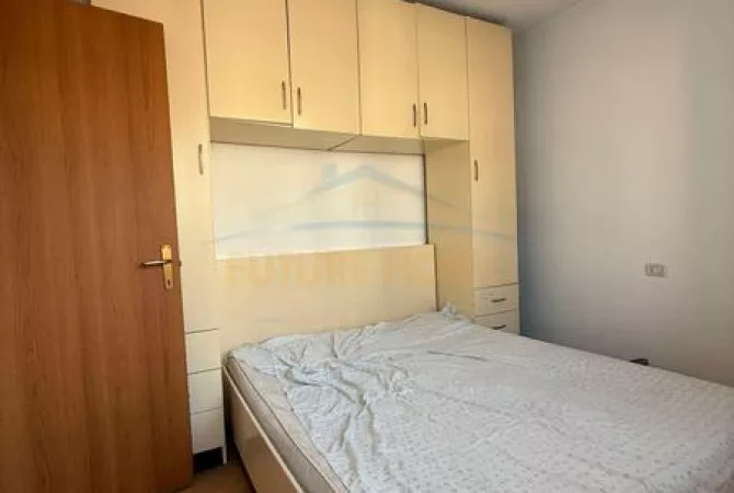 Shtepi ne shitje Apartament ne Tirane, 2+1, Mobilimi E mobiluar, Pagesa 127,000  Euro.