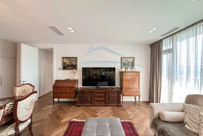 Shtepi me qera 2+1 ne Tirane - 2,200 Euro