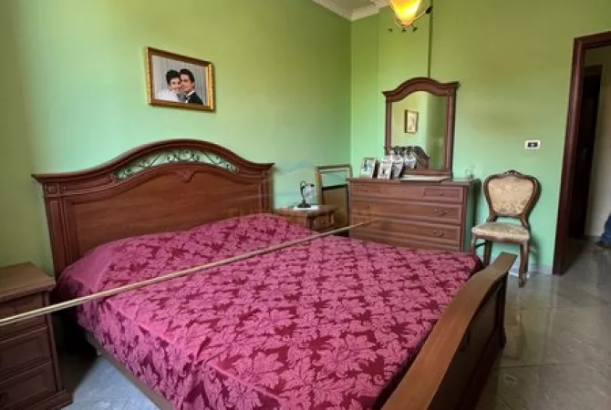 Shtepi me qera Apartament ne Tirane, 2+1, Mobilimi E mobiluar, Pagesa 750  Euro.