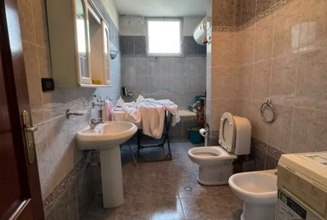 Shtepi me qera Apartament ne Tirane, 2+1, Mobilimi E mobiluar, Pagesa 750  Euro.