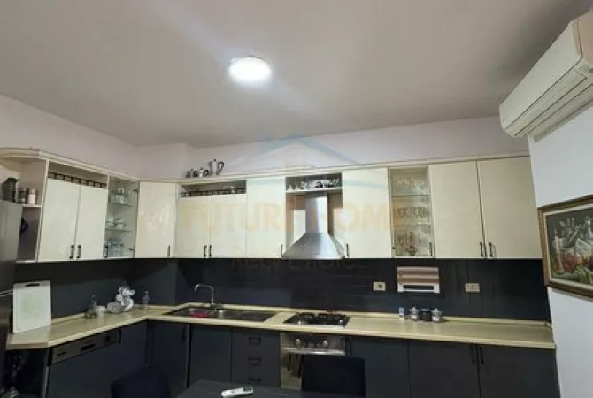 Shtepi me qera 2+1 ne Tirane - 750 Euro