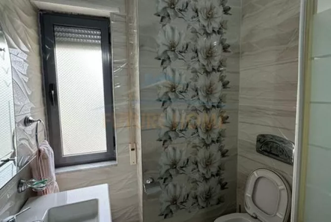 Shtepi me qera Apartament ne Tirane, 2+1, Mobilimi E mobiluar, Pagesa 750  Euro.