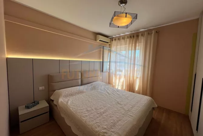 Shtepi ne shitje Apartament ne Tirane, 2+1, Mobilimi E mobiluar, Pagesa 197,000  Euro.