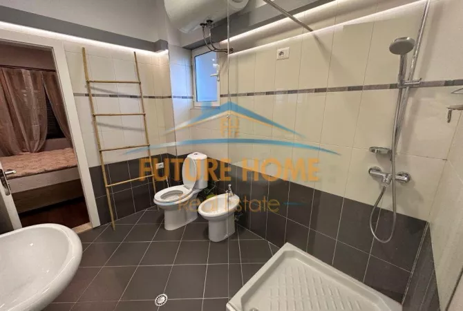 Shtepi ne shitje Apartament ne Tirane, 2+1, Mobilimi E mobiluar, Pagesa 185,000  Euro.