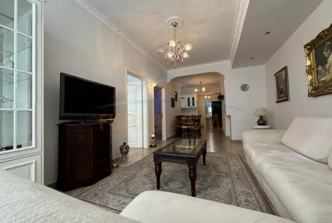 Shtepi me qera 2+1 ne Tirane - 630 Euro