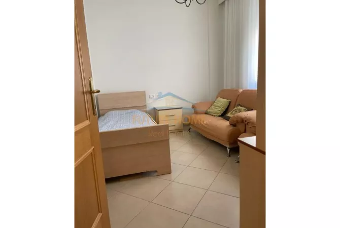 Shtepi me qera Apartament ne Tirane, 2+1, Mobilimi E mobiluar, Pagesa 700  Euro.