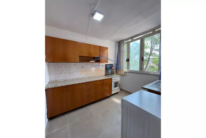 Shtepi me qera Apartament ne Tirane, 3+1, Mobilimi E mobiluar, Pagesa 600  Euro.