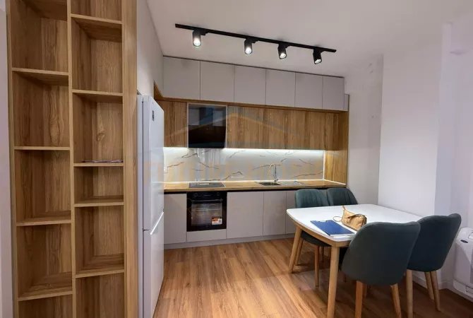Shtepi me qera 2+1 ne Tirane - 700 Euro
