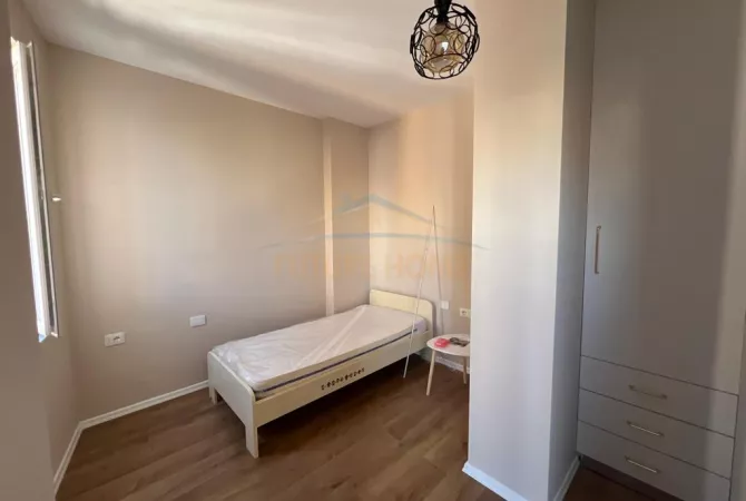 Shtepi me qera Apartament ne Tirane, 2+1, Mobilimi E mobiluar, Pagesa 1,000  Euro.