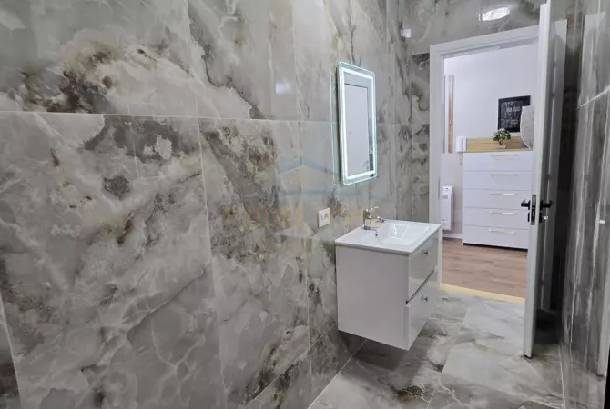 Shtepi me qera Apartament ne Tirane, 2+1, Mobilimi E mobiluar, Pagesa 1,000  Euro.