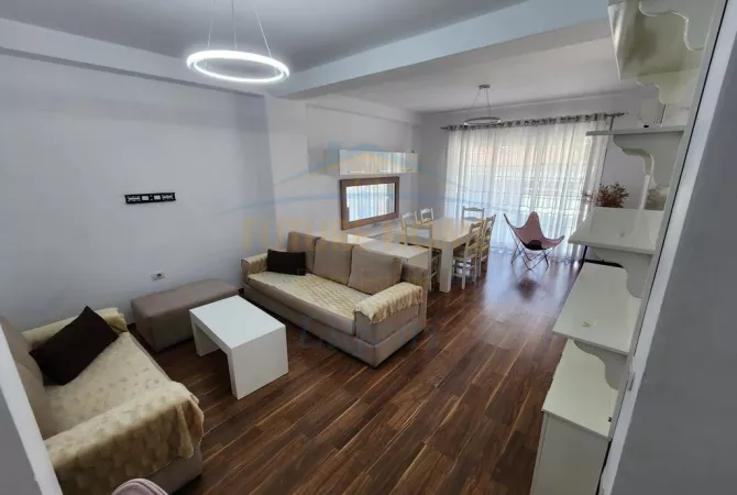 Shtepi me qera 3+1 ne Tirane - 1,100 Euro