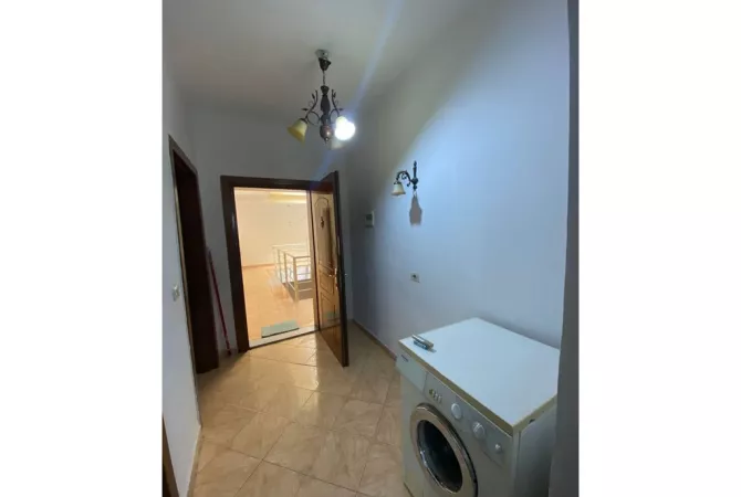 Shtepi me qera Apartament ne Tirane, 2+1, Mobilimi E mobiluar, Pagesa 450  Euro.
