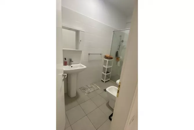 Shtepi me qera Apartament ne Tirane, 1+1, Mobilimi E mobiluar, Pagesa 590  Euro.