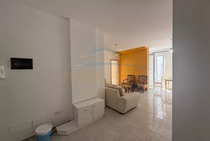 Shtepi ne shitje Apartament ne Tirane, 1+1, Mobilimi E mobiluar, Pagesa 89,000  Euro.