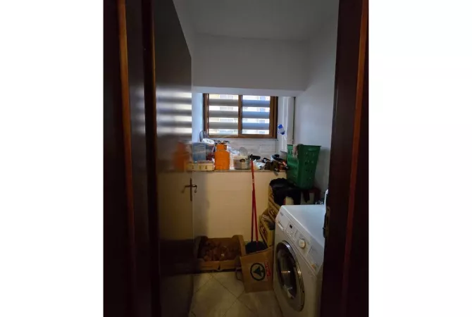 Shtepi ne shitje Apartament ne Tirane, 2+1, Mobilimi E mobiluar, Pagesa 156,500  Euro.