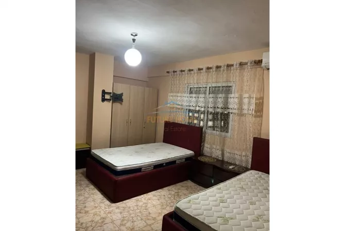Shtepi ne shitje Apartament ne Tirane, 2+1, Mobilimi E mobiluar, Pagesa 150,000  Euro.