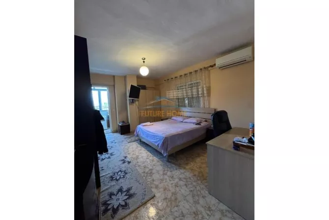 Shtepi ne shitje Apartament ne Tirane, 2+1, Mobilimi E mobiluar, Pagesa 150,000  Euro.