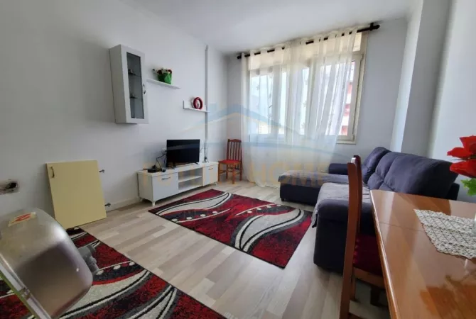 Shtepi ne shitje Apartament ne Tirane, 2+1, Mobilimi E mobiluar, Pagesa 79,900  Euro.
