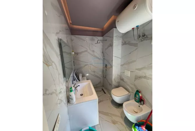 Shtepi ne shitje Apartament ne Tirane, 1+1, Mobilimi E mobiluar, Pagesa 140,000  Euro.