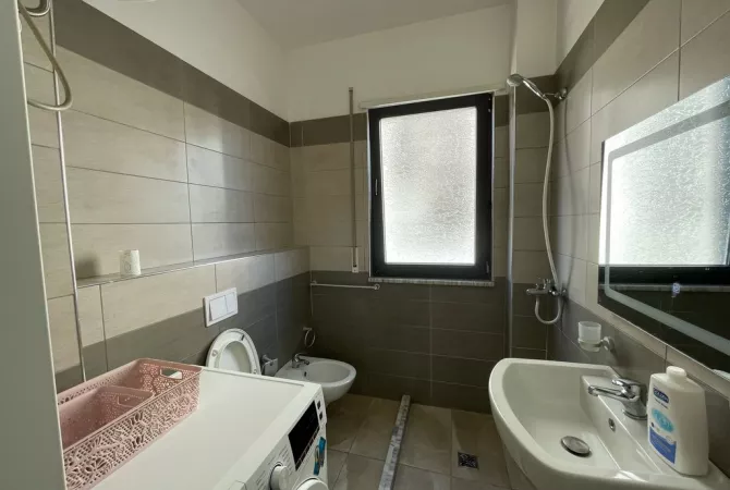 Shtepi ne shitje Apartament ne Tirane, 2+1, Mobilimi E mobiluar, Pagesa 210,000  Euro.