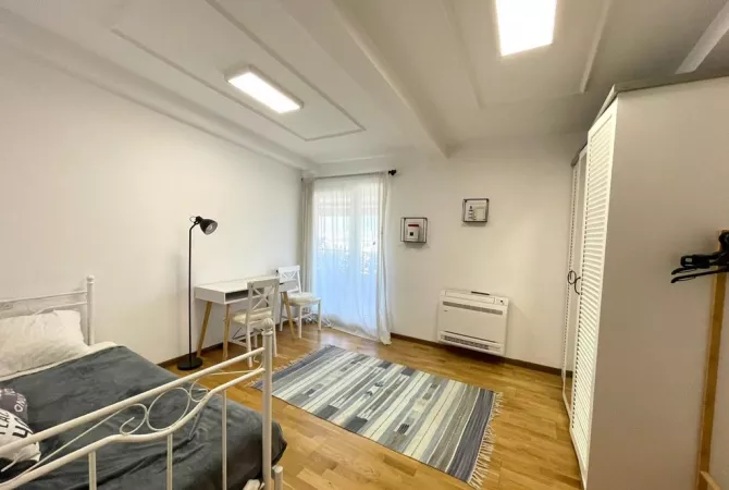 Shtepi ne shitje Apartament ne Tirane, 2+1, Mobilimi E mobiluar, Pagesa 350,000  Euro.
