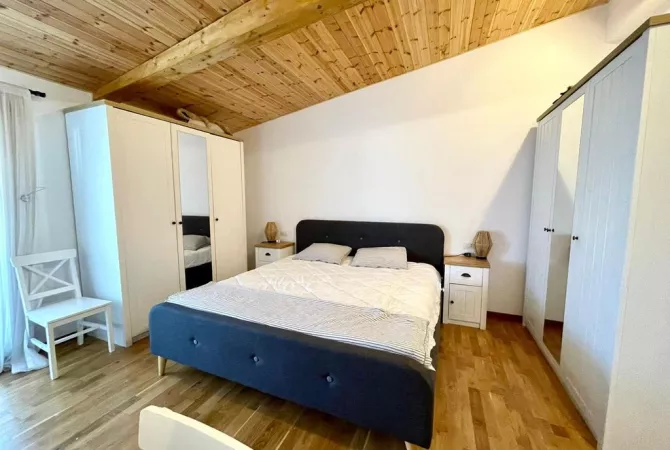 Shtepi ne shitje Apartament ne Tirane, 2+1, Mobilimi E mobiluar, Pagesa 350,000  Euro.