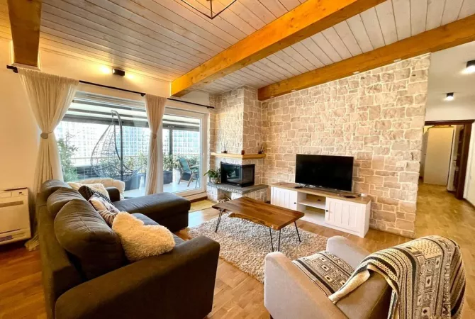 Shtepi ne shitje Apartament ne Tirane, 2+1, Mobilimi E mobiluar, Pagesa 350,000  Euro.