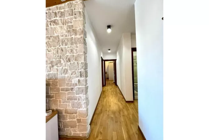 Shtepi ne shitje Apartament ne Tirane, 2+1, Mobilimi E mobiluar, Pagesa 350,000  Euro.