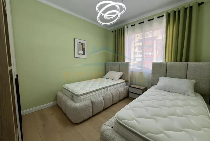 Shtepi ne shitje Apartament ne Tirane, 2+1, Mobilimi E mobiluar, Pagesa 145,000  Euro.