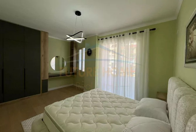 Shtepi ne shitje Apartament ne Tirane, 2+1, Mobilimi E mobiluar, Pagesa 145,000  Euro.