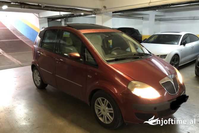 Auto in Vendita  a Tirana - 200,000 Leke